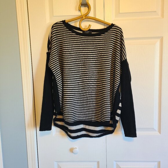 Lord & Taylor Cashmere sweater - Picture 1 of 7